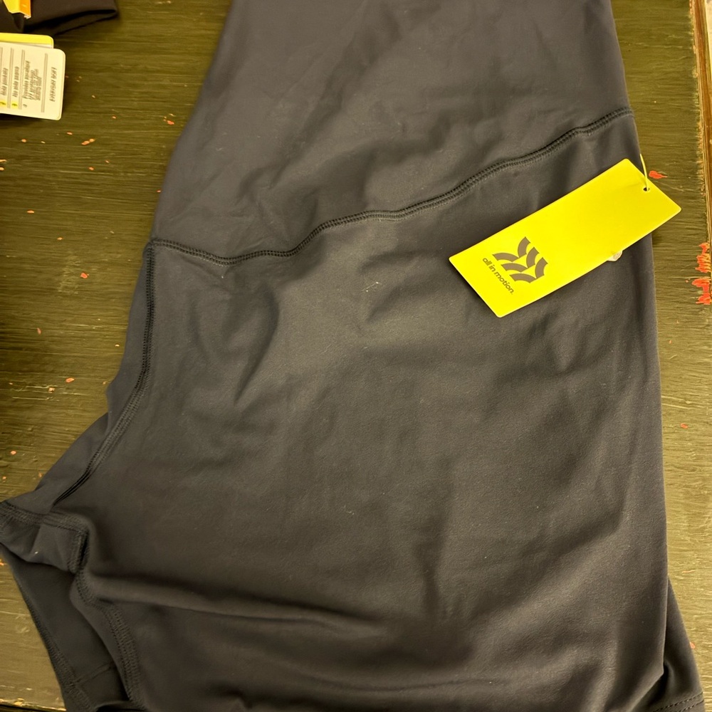 NWT! Everyday Soft Maternity Bike Shorts 6" - All In Motion Navy Blue XXL - Picture 7 of 7